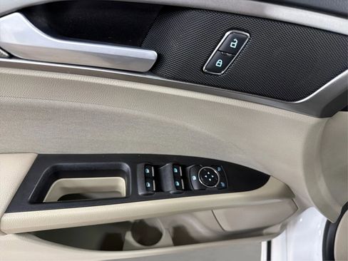 Used 2020 Ford Fusion SE image 27