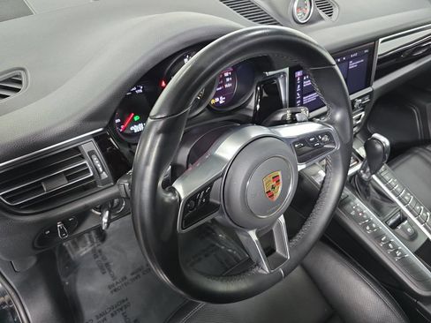 Certified 2021 Porsche Macan AWD/4WD image 4