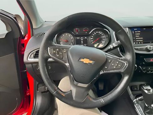 Used 2019 Chevrolet Cruze Premier FWD image 5