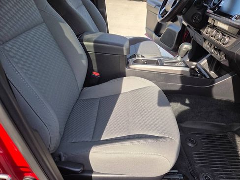 Used 2021 Toyota Tacoma SR5 AWD/4WD image 11