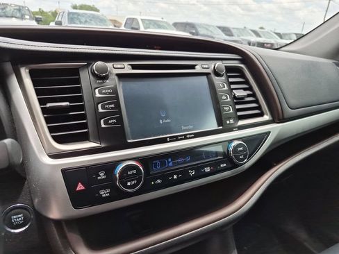 Used 2017 Toyota Highlander XLE FWD image 26