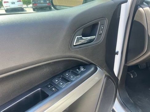 Used 2021 Chevrolet Colorado LT AWD/4WD image 12