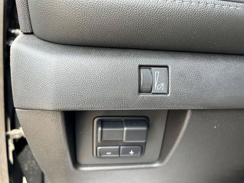Used 2024 Chevrolet Colorado LT w/ LT Convenience Package II AWD/4WD image 18