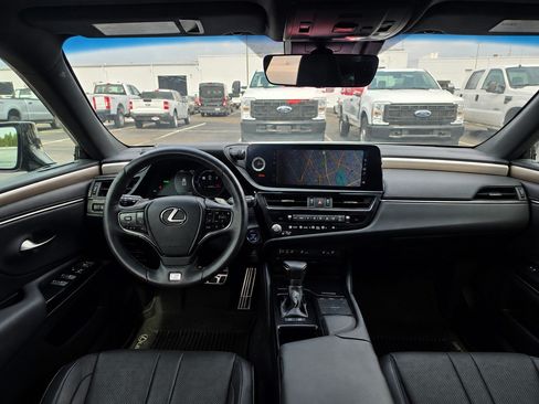 Used 2022 Lexus ES 300h F Sport w/ Accessory Package 2 FWD image 9