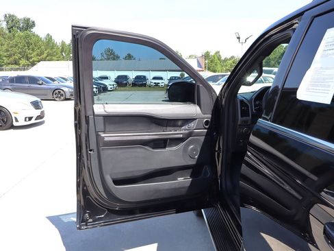 Used 2018 Ford Expedition Max XLT w/ Equipment Group 202A AWD/4WD image 39