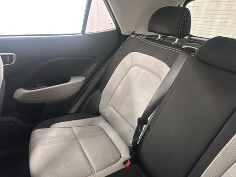 Used 2024 Hyundai Venue SEL image 14