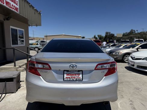 Used 2014 Toyota Camry SE FWD image 4