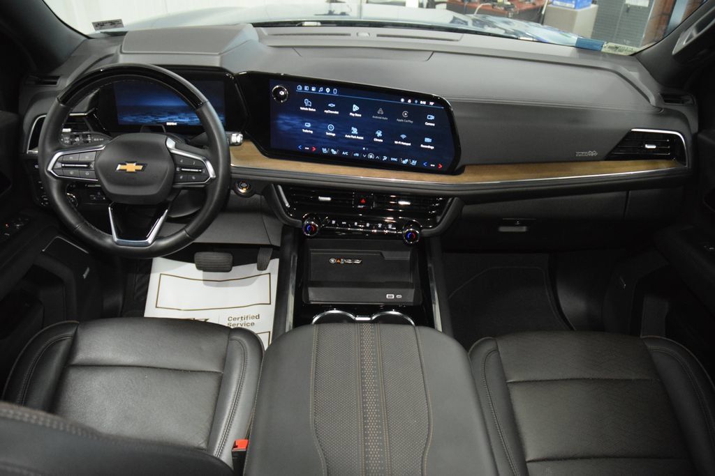 Used 2025 Chevrolet Suburban High Country AWD/4WD image 33