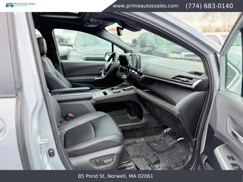 Used 2022 Toyota Sienna XLE Woodland Edition AWD/4WD image 13