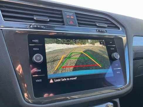 Used 2022 Volkswagen Tiguan SE image 11