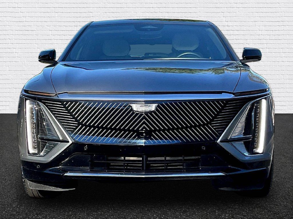 Used 2024 Cadillac Lyriq Luxury RWD image 2