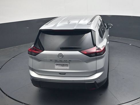 Used 2025 Nissan Rogue SV FWD image 26