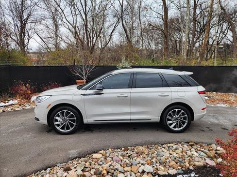 Used 2022 Lincoln Corsair Grand Touring w/ Elements Technology Bundle image 2