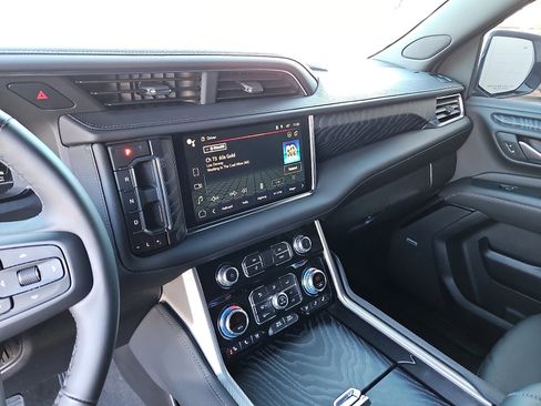 Used 2024 GMC Yukon Denali image 17