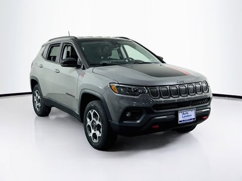 Used 2022 Jeep Compass Trailhawk w/ Trailhawk Convenience Group AWD/4WD image 3