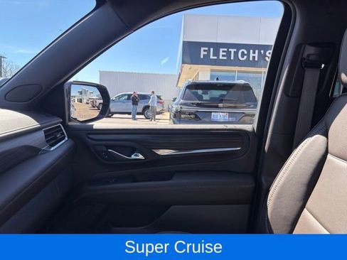 Used 2023 GMC Yukon Denali w/ Advanced Technology Package AWD/4WD image 17