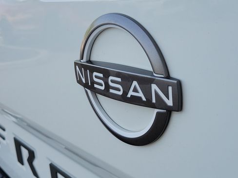 Used 2022 Nissan Frontier SV w/ Technology Package RWD image 8