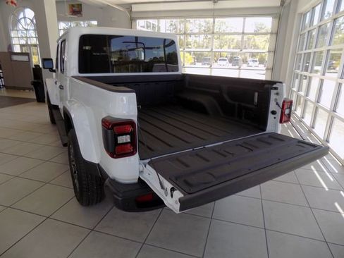 New 2026 Jeep Gladiator Sport AWD/4WD image 8