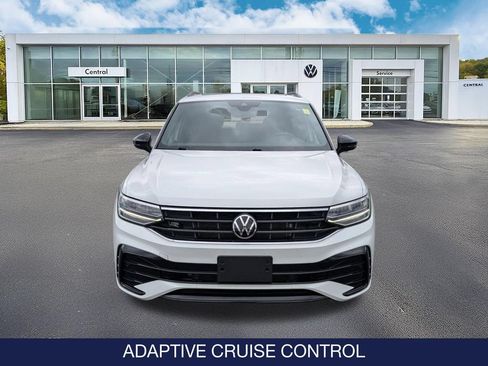 Used 2023 Volkswagen Tiguan SE R-Line AWD/4WD image 2