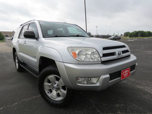 Used 2004 Toyota 4Runner SR5 RWD image 2