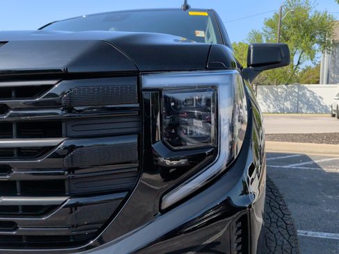 Used 2025 GMC Sierra 1500 Elevation w/ Preferred Package AWD/4WD image 3