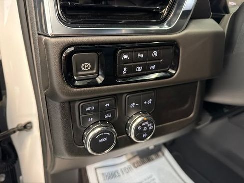 Used 2025 GMC Yukon Elevation w/ LPO, Elevation Black Package AWD/4WD image 24