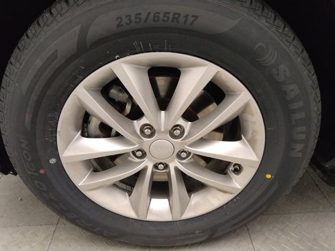 Used 2017 Kia Sorento LX w/ LX Convenience Package image 31