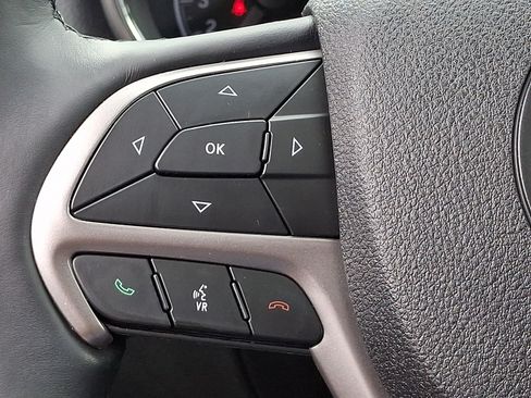 Used 2018 Jeep Grand Cherokee Altitude AWD/4WD image 21