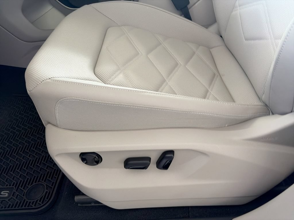 Certified 2026 Volkswagen Atlas SE FWD image 11