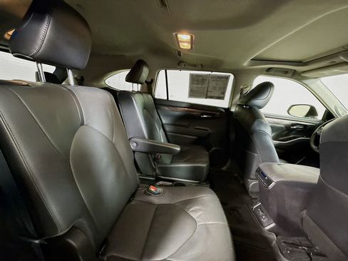 Used 2021 Toyota Highlander Limited image 27