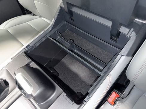 Used 2025 Ford Expedition Active image 21