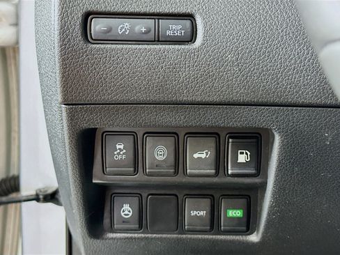 Used 2018 Nissan Rogue SL w/ Premium Package image 17