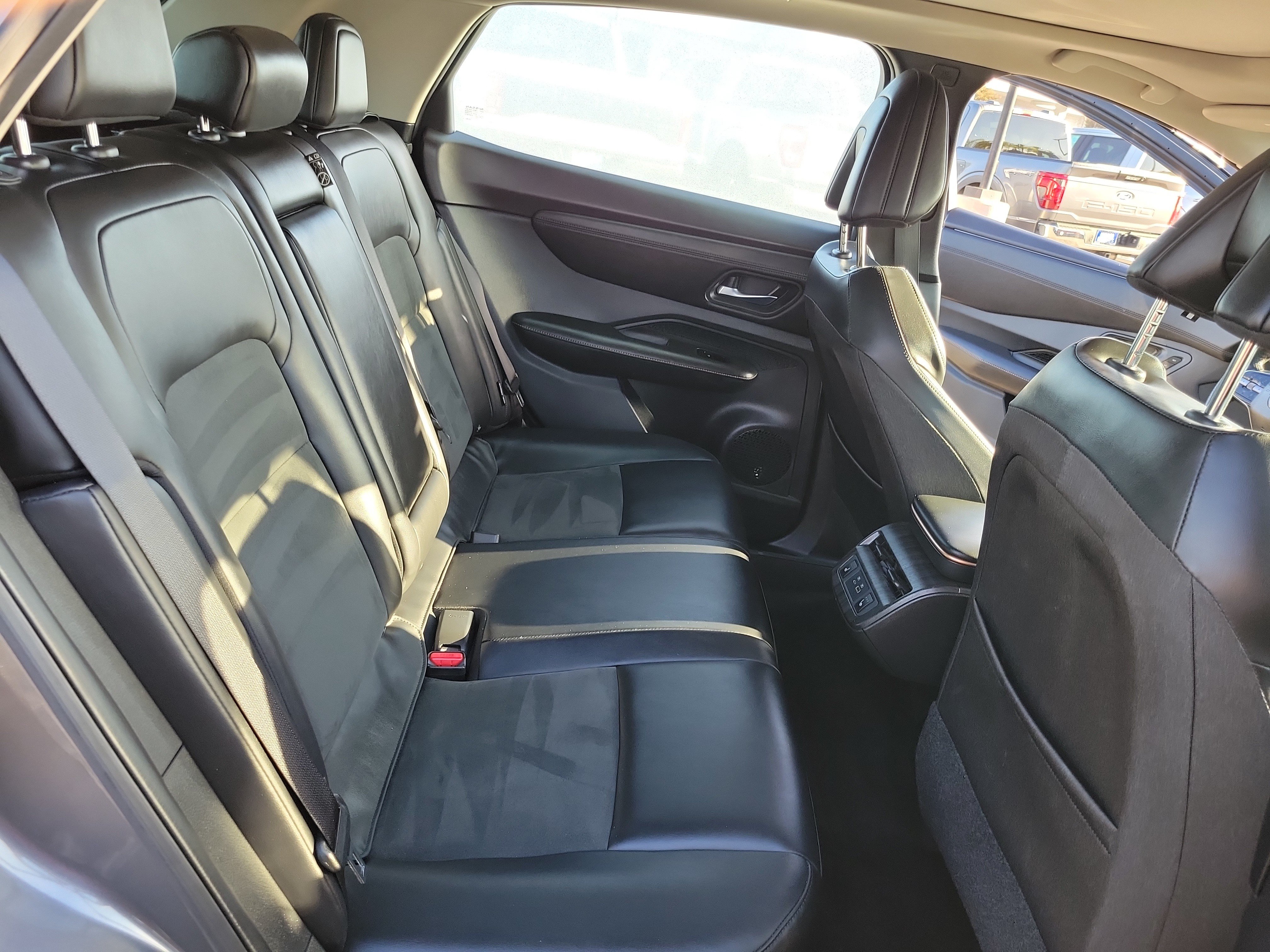 Used 2024 Nissan Ariya FWD image 20