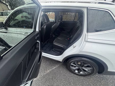 Used 2024 Volkswagen Tiguan SE AWD/4WD image 13