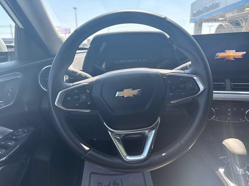 Used 2025 Chevrolet Trax LT w/ LT Convenience Package FWD image 17