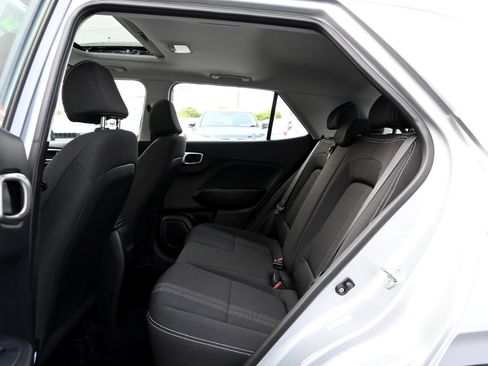 Used 2022 Hyundai Venue SEL image 18