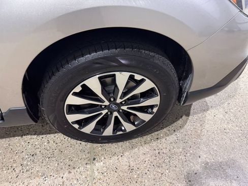 Used 2017 Subaru Outback 2.5i Limited AWD/4WD image 28