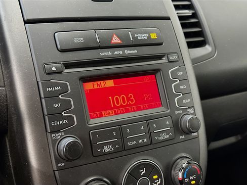 Used 2013 Kia Soul + FWD image 21