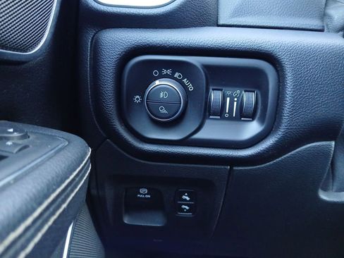 Used 2019 RAM 1500 Laramie image 27