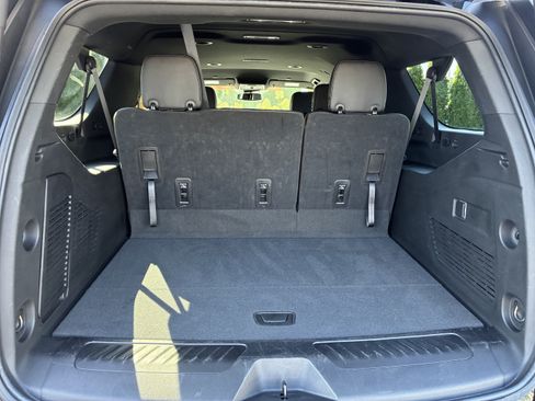 Used 2023 Chevrolet Suburban LT RWD image 12