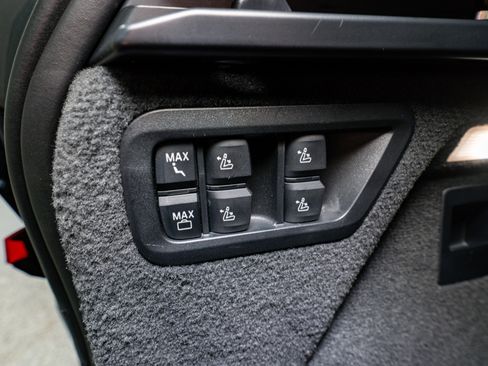 Used 2024 BMW X7 xDrive40i w/ M Sport Package image 34