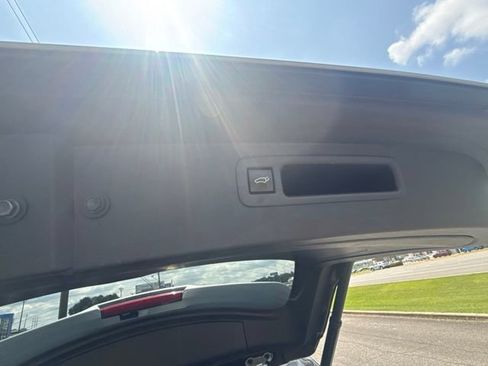 Used 2023 Toyota Highlander XLE AWD/4WD image 9