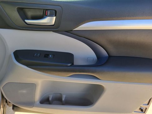 Used 2017 Toyota Highlander XLE image 13