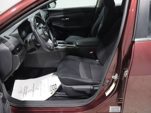 Used 2024 Nissan Sentra SV FWD image 11