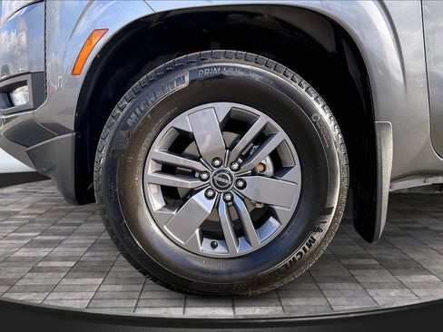 Used 2025 Nissan Frontier SV w/ SV Convenience Package RWD image 10