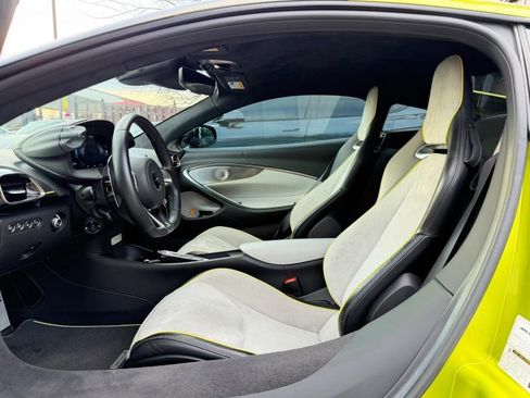 Used 2023 McLaren Artura RWD image 13