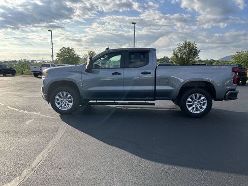 Used 2019 Chevrolet Silverado 1500 Custom w/ Custom Value Package AWD/4WD image 4
