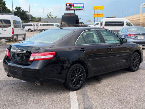 Used 2010 Toyota Camry XLE FWD image 4