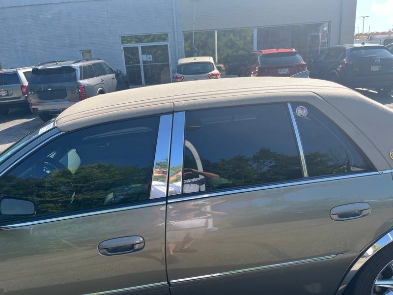 Used 2011 Cadillac DTS FWD image 9
