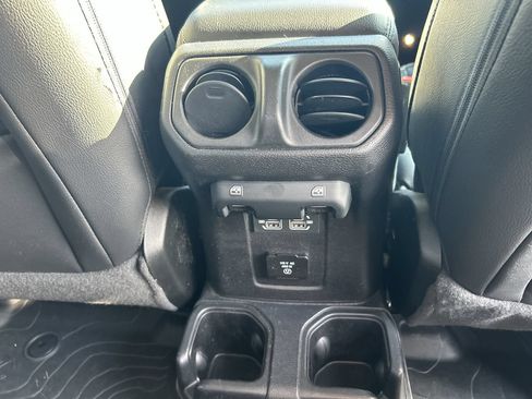 Used 2021 Jeep Gladiator Overland w/ Popular Equipment Package AWD/4WD image 18
